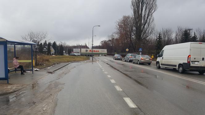  Uwaga kierowcy!! Utrudnienia na Radomskiej w Starachowicach, zablokowane dwa pasy ruchu
