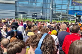 Pyrkon 2025. Tłumy uczestników przed MTP  