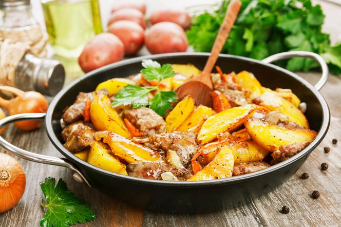 Wątróbka drobiowa pieczona z ziemniakami i czosnkiem