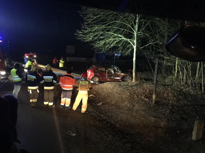 KOSZMARNE zderzenie audi z ciężarówką w Kopkach! 17-latka zginęła na miejscu 