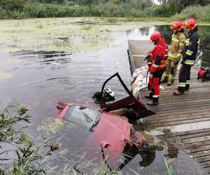 Wypadek w Brześciu Kujawskim! Samochód wpadł do rzeki [ZDJĘCIA]