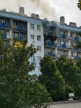 W Rzeszowie płonie mieszkanie w bloku nr 24 na Podwisłoczu