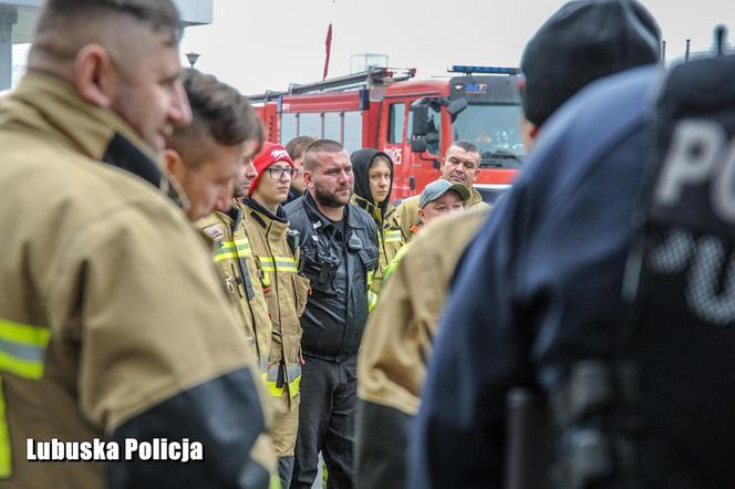 Wielka akcja poszukiwawcza w Gorzowie. 30-latek zniknął po wyjściu z komendy policji [ZDJĘCIA].