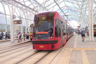 Motorniczy MPK Łódź wezwał służby i zatrzymał tramwaj. Wszystko przez KOBIETĘ Z PSEM