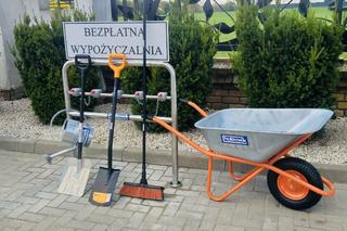 Na cmentarzu w Świdniku działa bezpłatna wypożyczalnia sprzętu