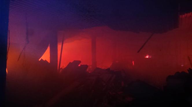 Pożar magazynu meblowego w Lublinie. Hala doszczętnie spłonęła [7.02.2023]