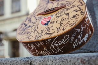 Wyjątkowa gitara akustyczna do wylicytowania na rzecz WOŚP