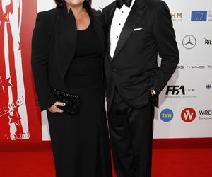 Pierce Brosnan i Keely Shaye Smith 