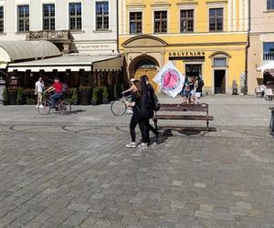 Gitarowy Rekord Świata 2024 we Wrocławiu rozpoczęty! Tak od samego rana wygląda teraz Rynek 