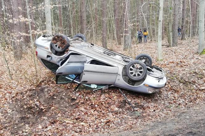 Dłużek. Wypadek na DK 58. Zderzenie osobówek. Dwie osoby zostały ranne [ZDJĘCIA]