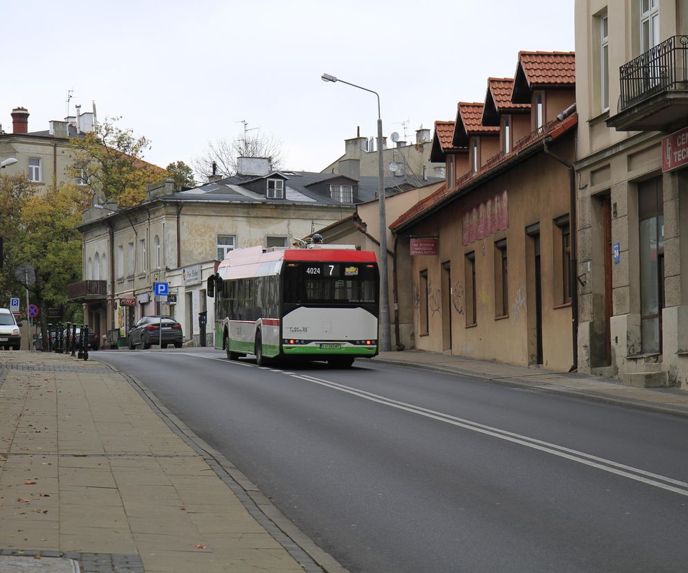 Autobus na ul. Bernardyńskiej w Lublinie