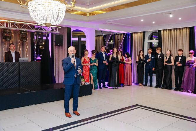 Elegancka studniówka maturzystów z I LO w Rybniku. Ten bal zapamiętają na długo