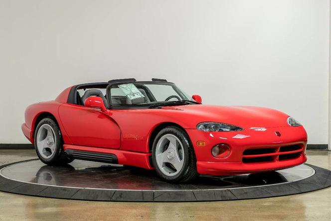 Dodge Viper z przebiegiem 34 mil