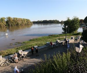 Plaga powodziowych turystów. Utrudniają pracę służbom