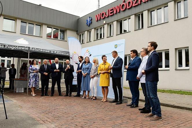 14 nowych ambulansów wyjechało na ulice miast w regionie. Każda warta jest ponad milion