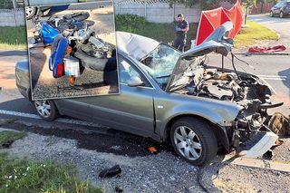 Śmiertelny wypadek pod Radomskiem. Osobówka zderzyła się z motocyklistami [ZDJĘCIA]