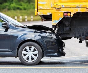 Tragedia pod Toruniem. Nagle zjechał prosto pod ciężarówkę