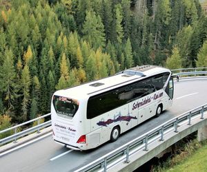 Czy autokar jest sprawny, a kierowca trzeźwy? Sprawdzi to policja z Kalisza - ruszają wakacyjne kontrole