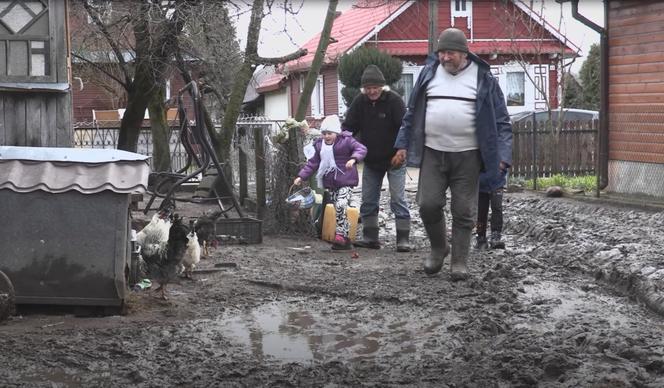 Rolnicy. Podlasie. Straszne błoto u Gienka i Andrzeja z Plutycz. Ujawniamy prawdę o tym, co tam się dzieje