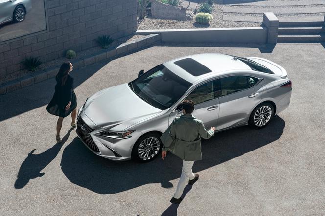 Lexus ES 300h (lifting 2021)