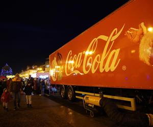 Ciężarówka Coca-Coli w Białymstoku, 20 grudnia 2023