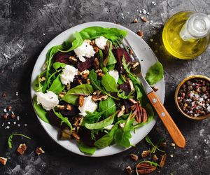 To połączenie podbije każde podniebienie. Poznaj przepis na pyszną sałatkę z buraków i fety 
