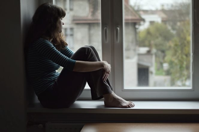 Kobieta zmagająca się z poważną depresją z cechami melancholii