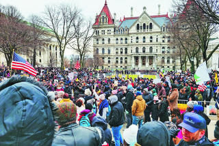 Gubernator NY zapowiedziała nową erę ...w cieniu protestów