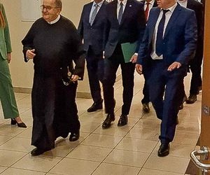 Piękne studentki o. Rydzyka przyćmiły byłego prezydenta Andrzeja Dudę