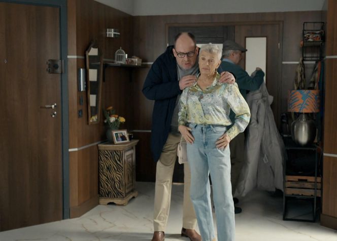 Barwy szczęścia, odcinek 3192: Krystyna (Hanna Bieluszko), Krzysztof Jaworski (Jacek Kałucki), Marek Złoty (Marcin Perchuć)