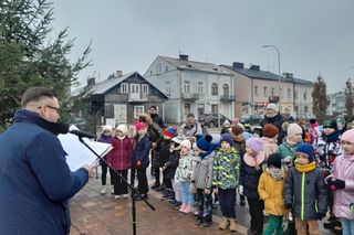 Na rynku w Mordach stanęła choinka