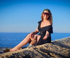 Anna Powierza dostaje zdjęcia członków