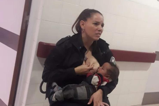 Policjantka nakarmiła porzucone niemowlę własną piersią. Nie przeszkadzał brud i zapach