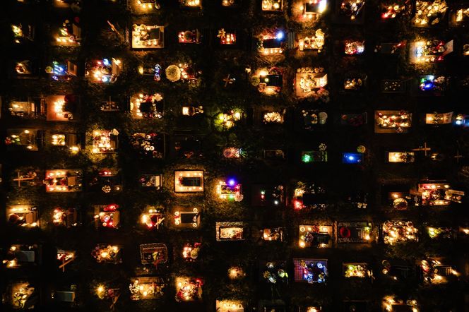 1 listopada na Cmentarzu Łostowickim w Gdańsku. Tak wygląda w dniu Wszystkich Świętych