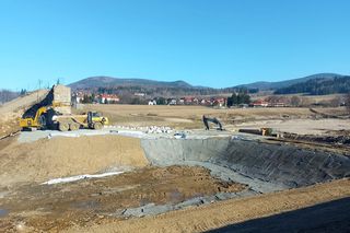 Tak wygląda zabezpieczanie tamy w Stroniu Śląskim. Kiedy koniec prac? 