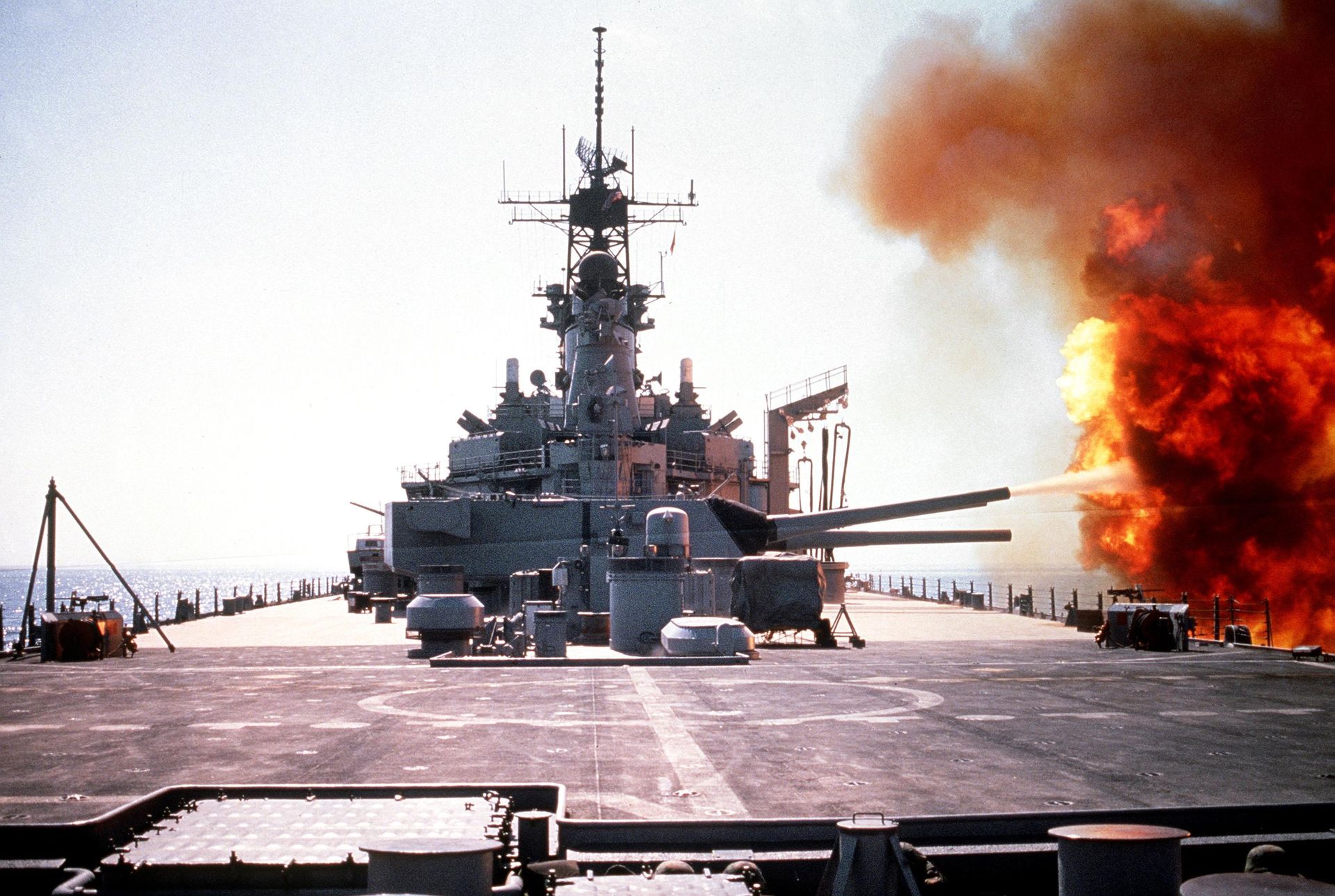 Trump rozważa powrót pancerników do US Navy. Czy era wielkich dział wróci na ocean?