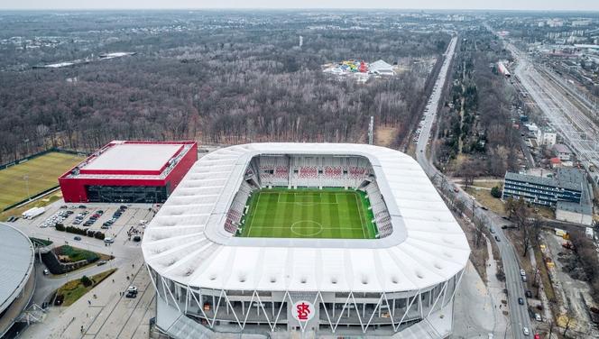 Stadion Miejski im. W. Króla w Łodzi mieści 18.029 widzów
