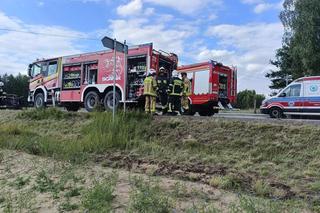 Fatalne skutki wyprzedzania! Uderzone auto stanęło w płomieniach. Zginęła jedna osoba