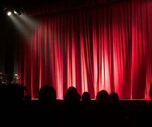 Odwiedź kulisy teatru i odkryj magię lalek 