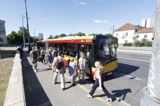 Paraliż w Warszawie po pożarze w metrze.