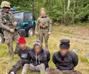 Strażnicy graniczni nie mogli w to uwierzyć. Migranci wymyślili, jak pokonać zaporę
