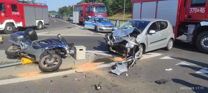 Groźny wypadek pod Skwierzyną. Samochód zderzył się czołowo z motocyklem