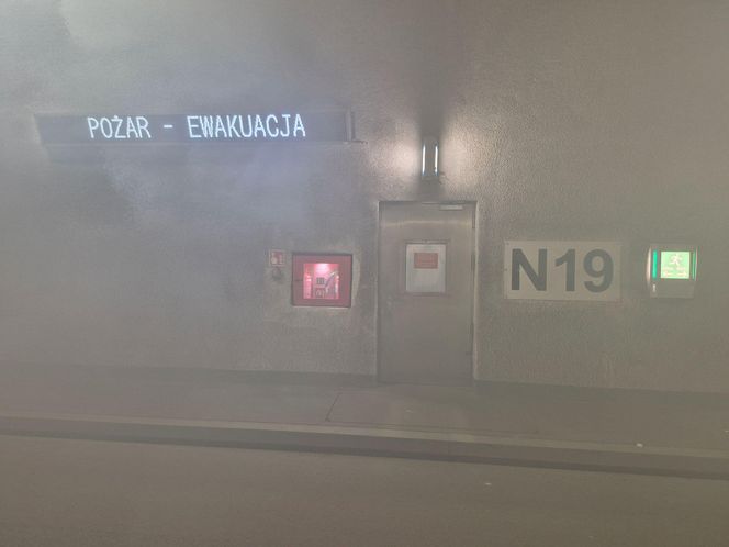 Tunel na Zakopiance został zamknięty. Przeprowadzono specjalną akcję służb ratunkowych