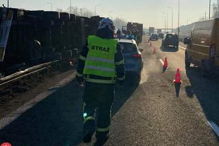 Ciężarówka przewróciła się na A4