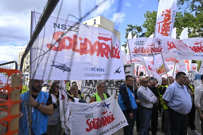 Protest pracowników pod ambasadą Turcji