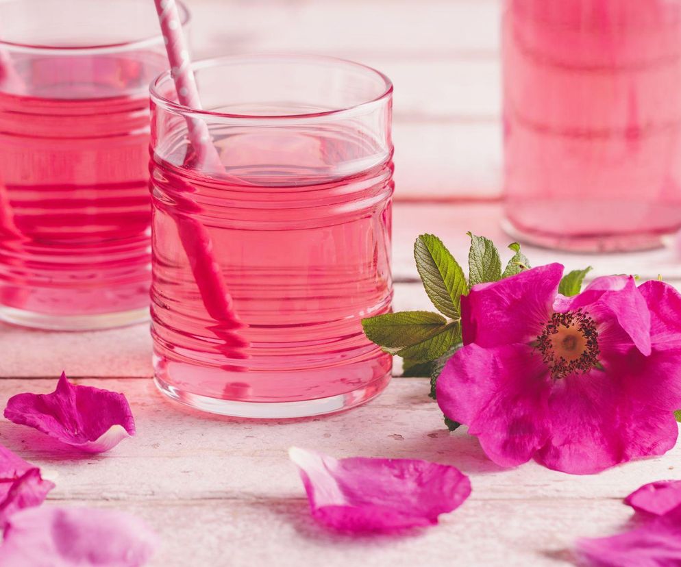 Syrop z płatków róży: przepis jak dawniej, smak jak z bajki