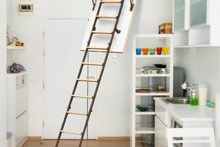 Schody strychowe - rodzaje. Jakie najlepsze schody składane na strych?
