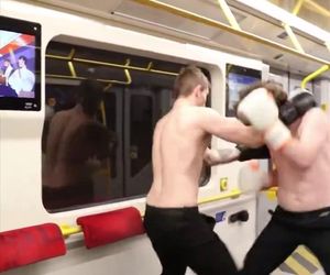 Nielegalna walka w metrze w Warszawie. Szokujące sceny w pociągu! 