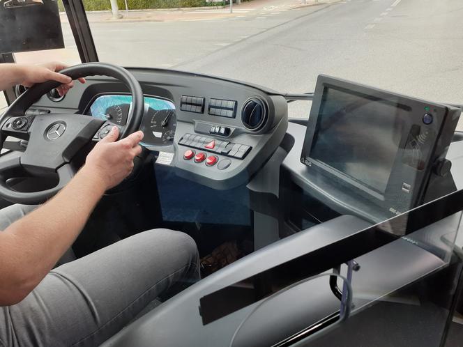 Autobus elektryczny testowany na ulicach Siedlec wyróżnia się swoim wyglądem