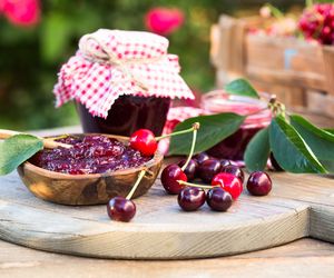 Powidła wiśniowe: przepis na pyszny przetwór z drylowanych wiśni